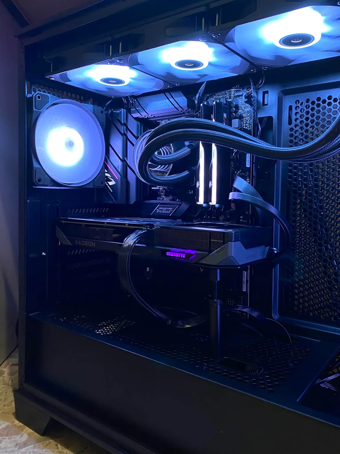 AMD Radeon RX 9060 XT Gaming OC Grafikkarte 16GB GDDR6