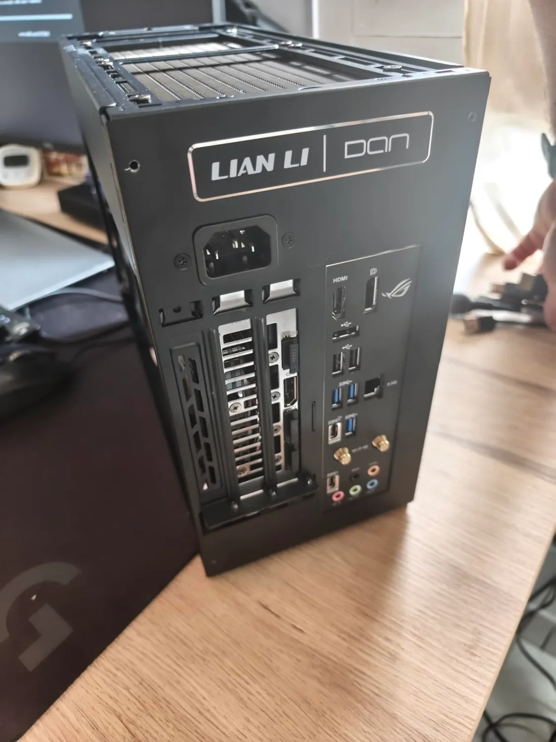 Lian Li DAN A4-H2O PC-Gehäuse schwarz Mini-ITX 11L