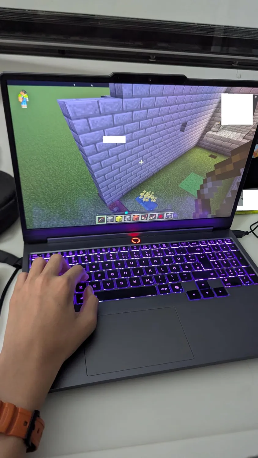 Lenovo LOQ Gaming Laptop 15,3" RTX 5060 Ryzen 7 1TB