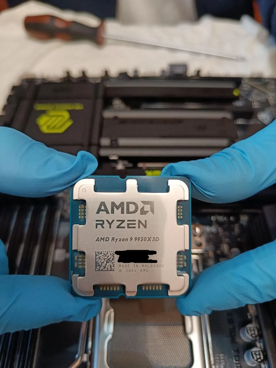 AMD Ryzen 9 9950X3D Prozessor AM5 16-Kerne 3D V-Cache