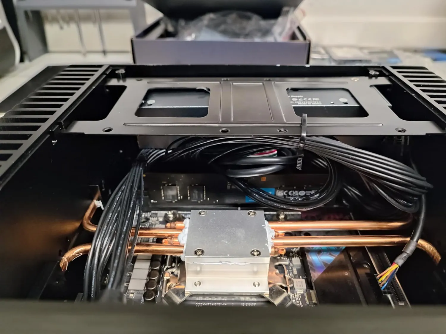 Akasa Maxwell Pro Plus A-ITX48-M2B Mini-ITX Gehäuse lüfterlos