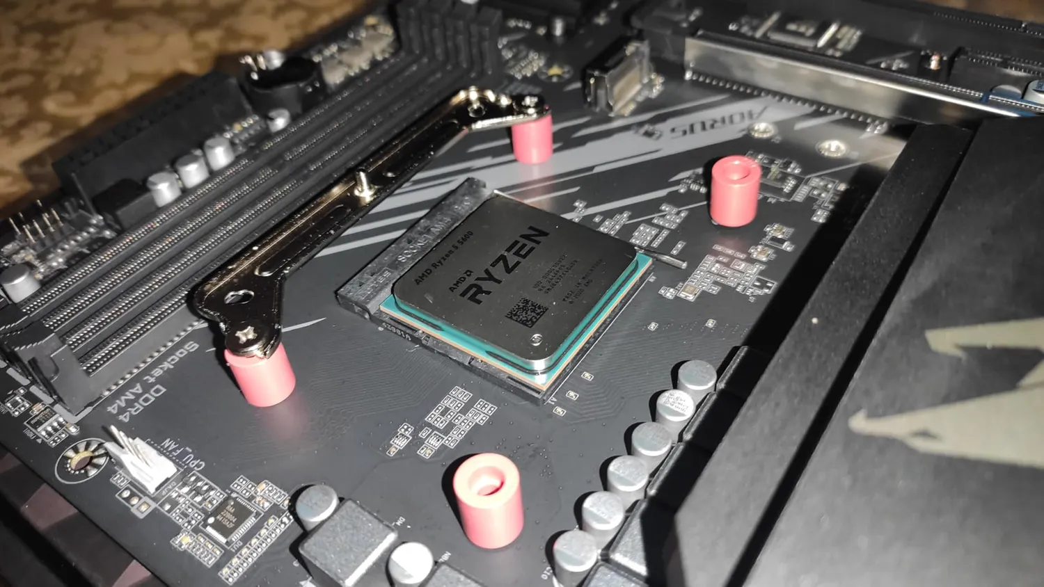 AMD Ryzen 5 5600 Prozessor AM4 Box 6 Kerne 4,4GHz