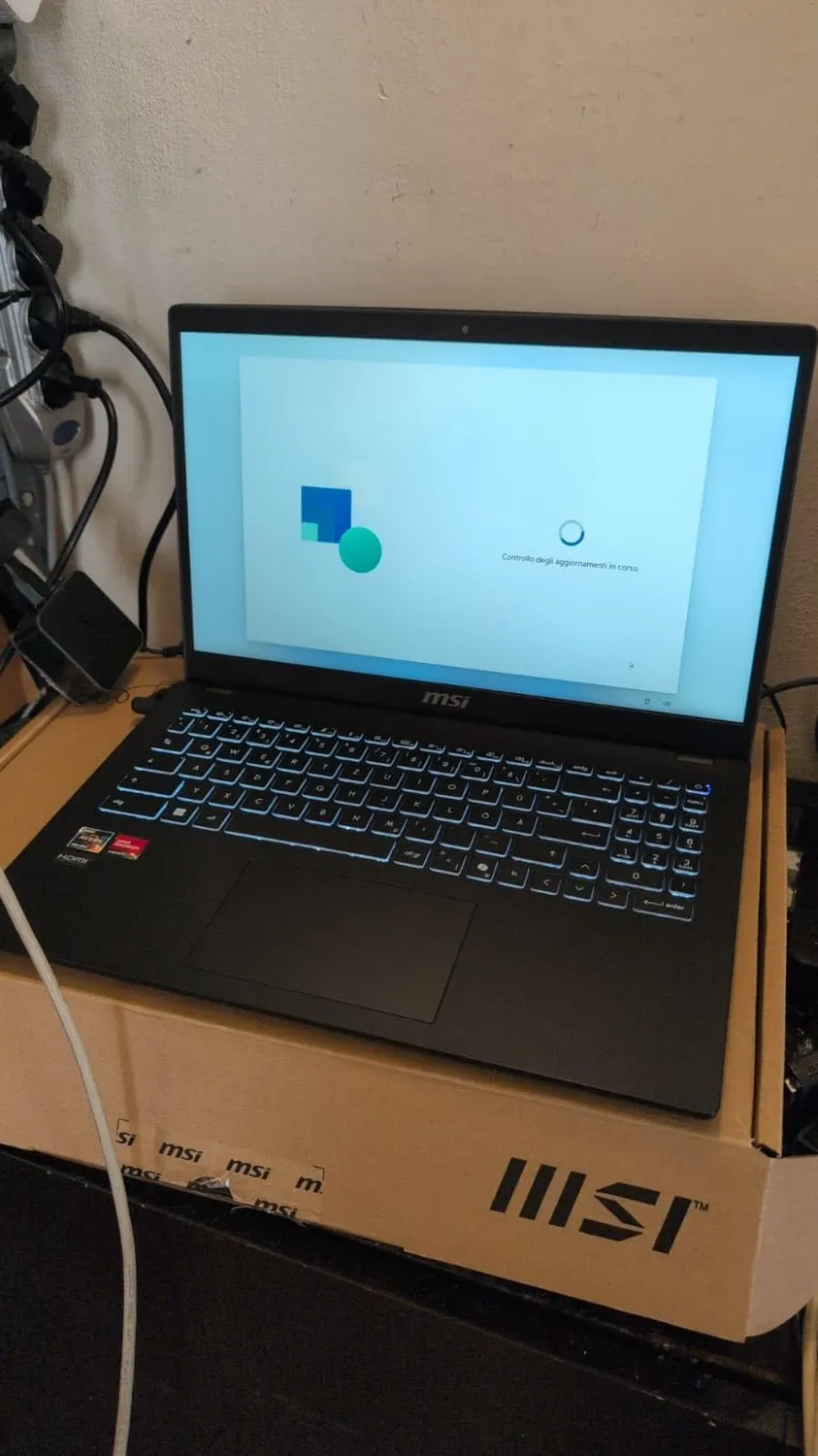 MSI Modern 15 B7M-463 Notebook Ryzen 5 16GB 512GB