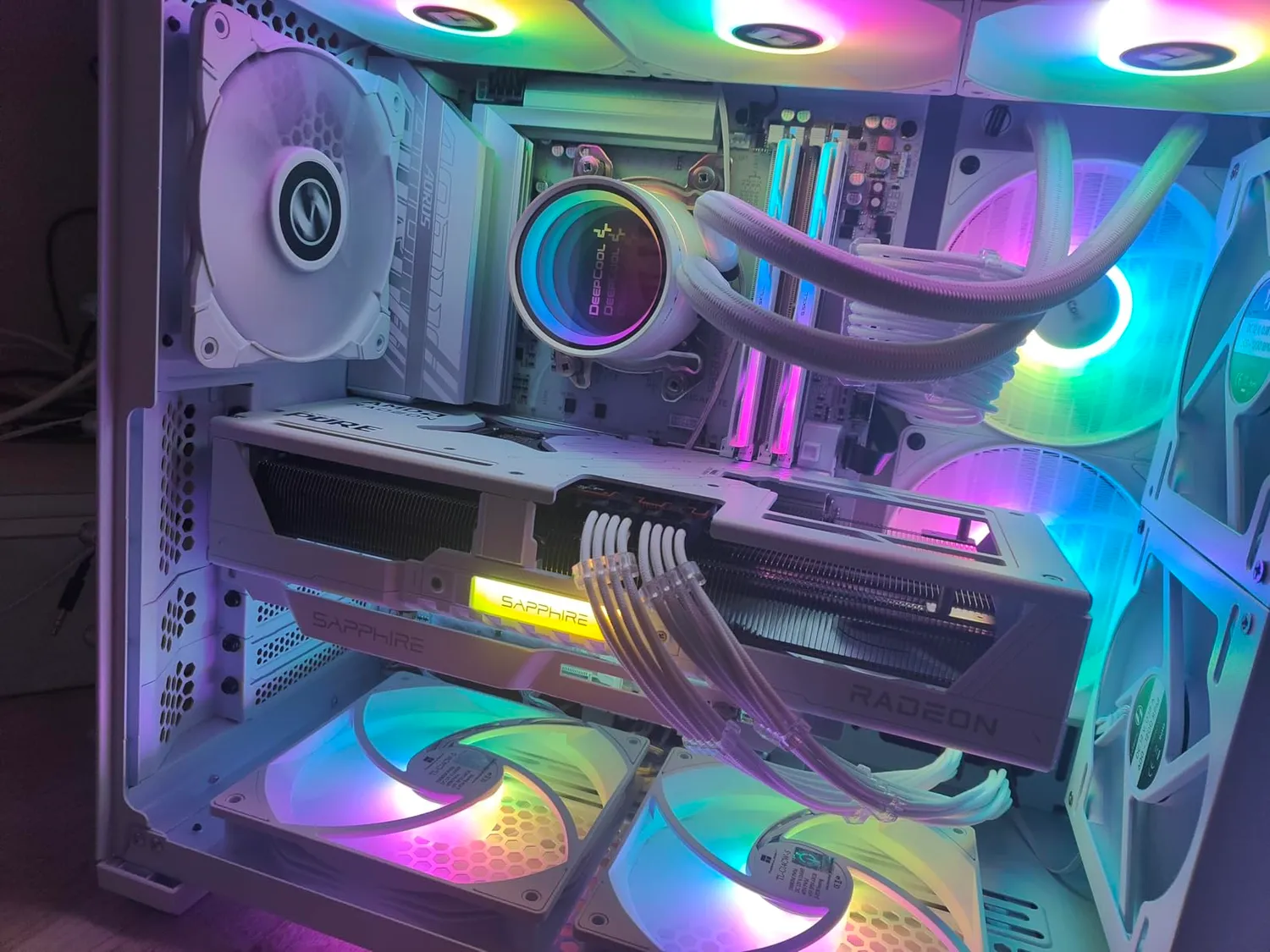 Sapphire Pure RX 9070 XT OC Grafikkarte 16GB weiß