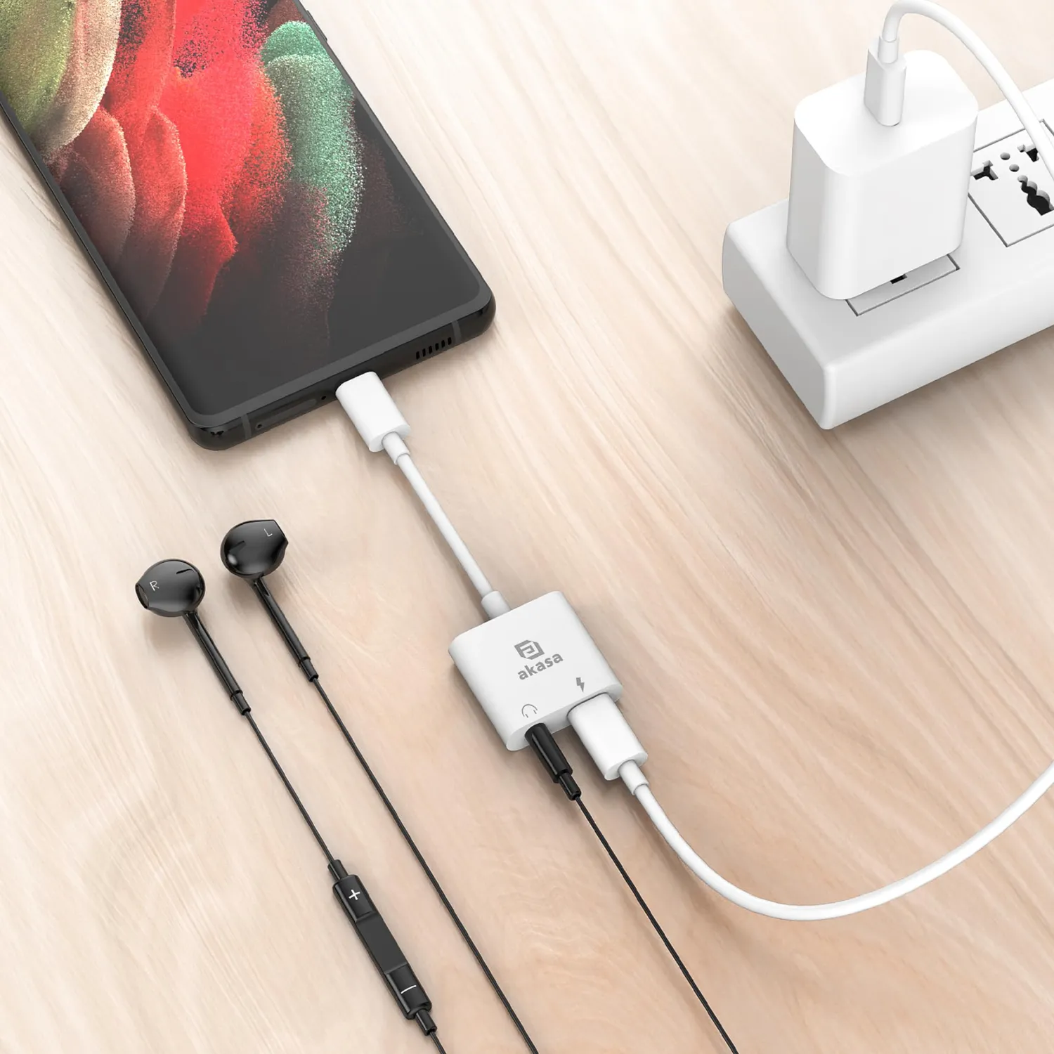 Akasa AK-CBCA-08WH USB-C Audio Adapter weiß mit Ladebuchse