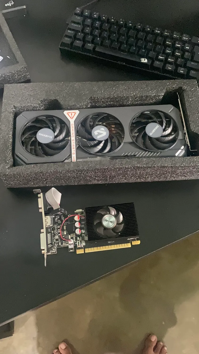 Gigabyte RX 9060 XT Gaming OC Grafikkarte 8GB GDDR6 leise