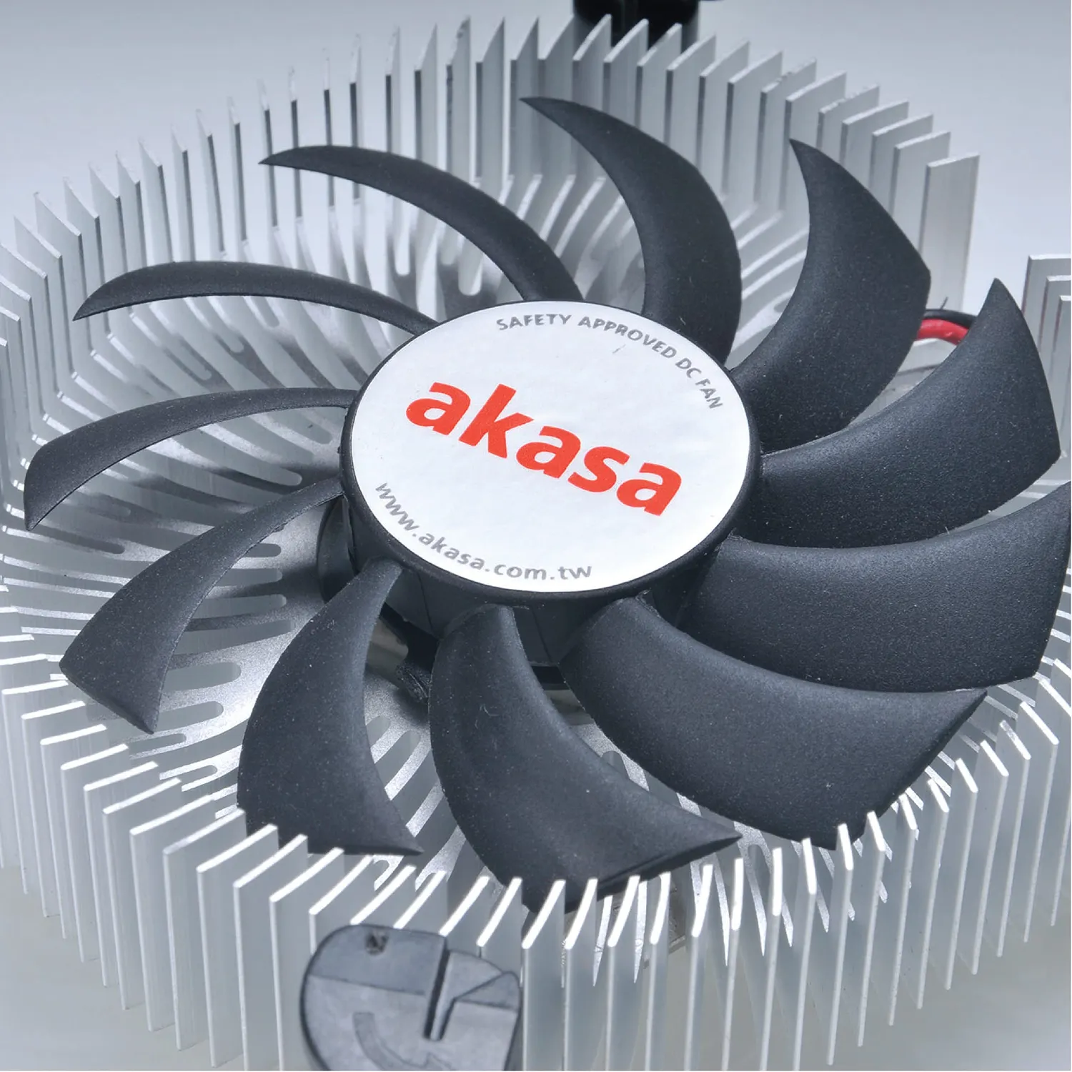 Akasa AK-CC7122BP01 CPU Kühler 45W 26mm flach