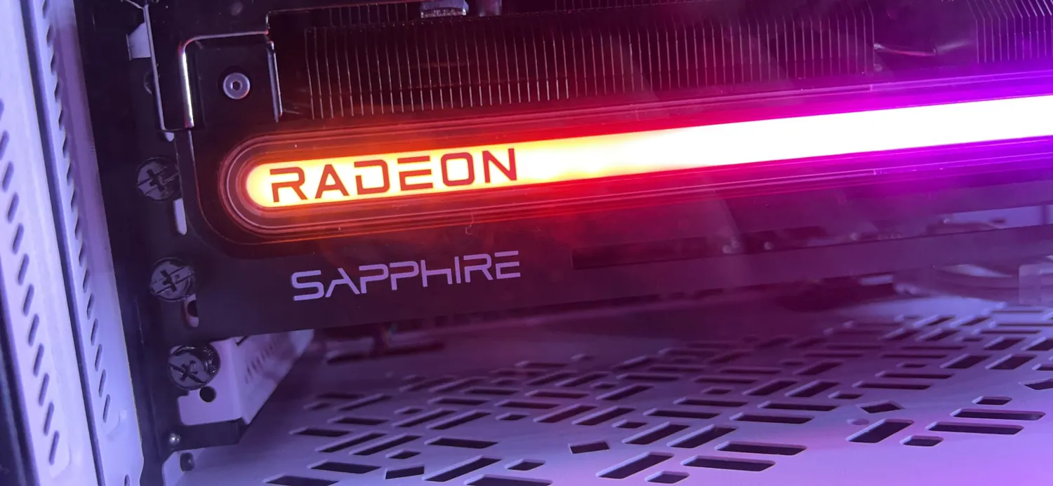 Sapphire Nitro+ Radeon RX 7700 XT Grafikkarte 12GB GDDR6