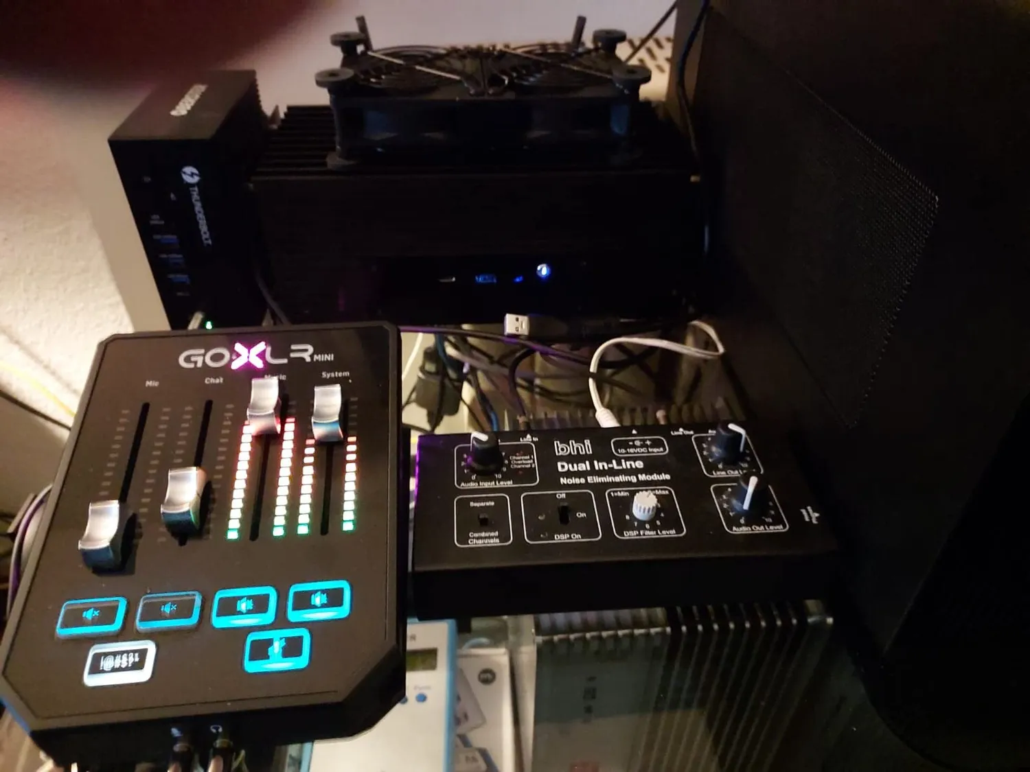 Akasa Turing FX A-NUC52-M1B PC-Gehäuse schwarz lüfterlos