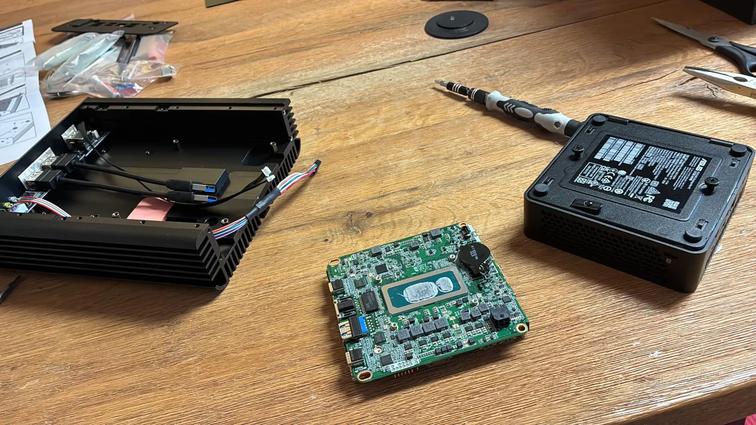 Akasa Plato RC A-NUC106-M1B Mini-PC Gehäuse für ASUS NUC 14/15