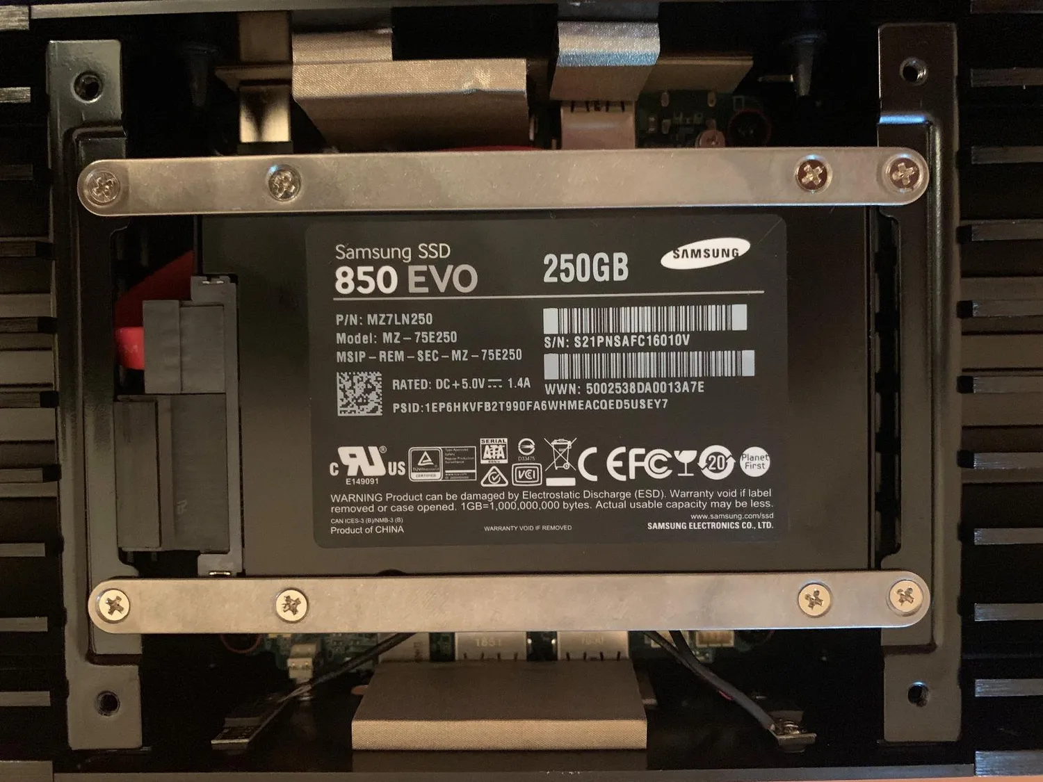 Akasa Turing A-NUC45-M1B lüfterloses Gehäuse NUC