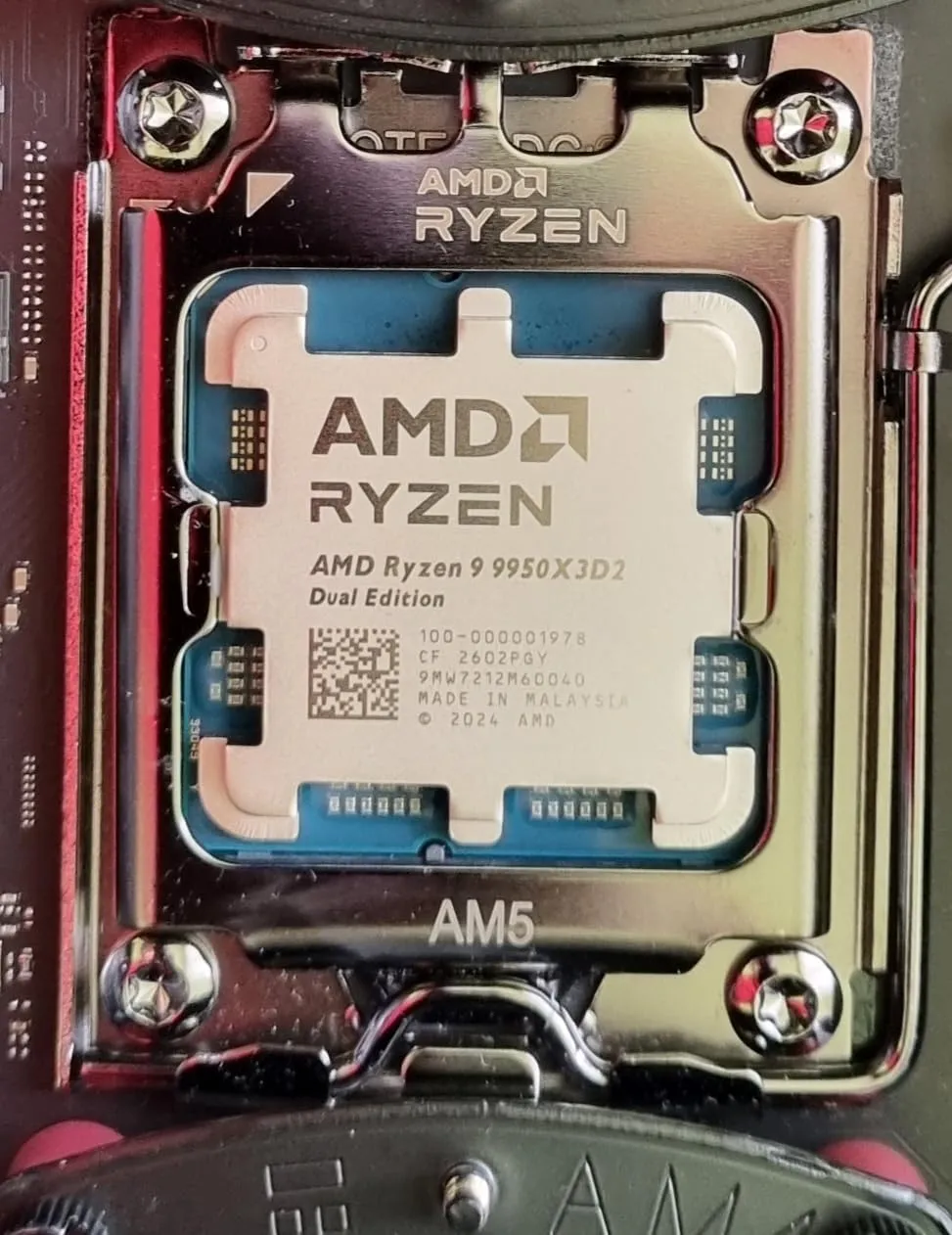 AMD Ryzen 9 9950X3D Prozessor 16-Kerne 5,6GHz Tray