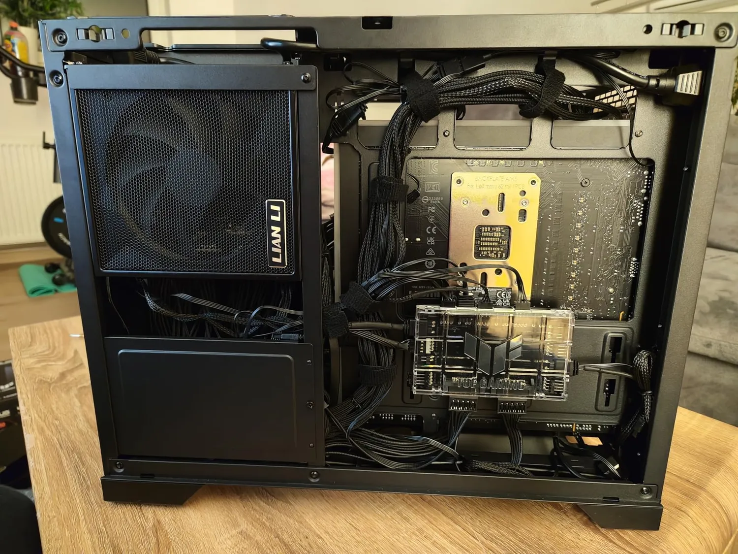 Lian Li SX1000P Netzteil 1000W Platinum schwarz ATX3.1