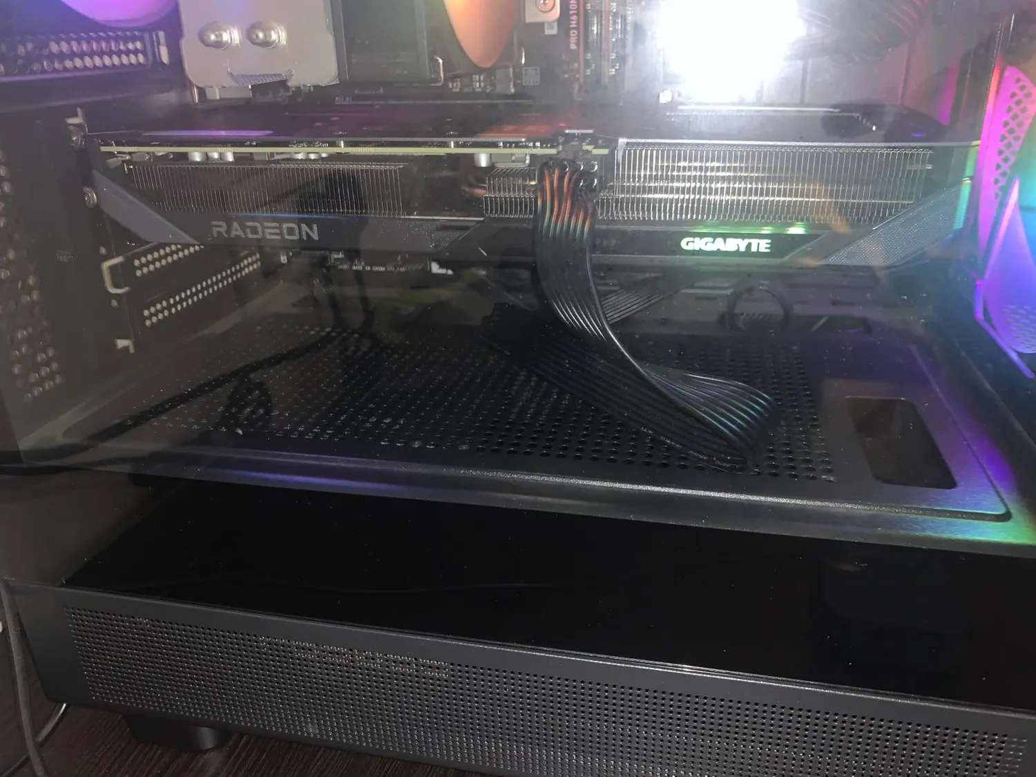 Gigabyte RX 9060 XT Gaming OC Grafikkarte 8GB GDDR6 leise