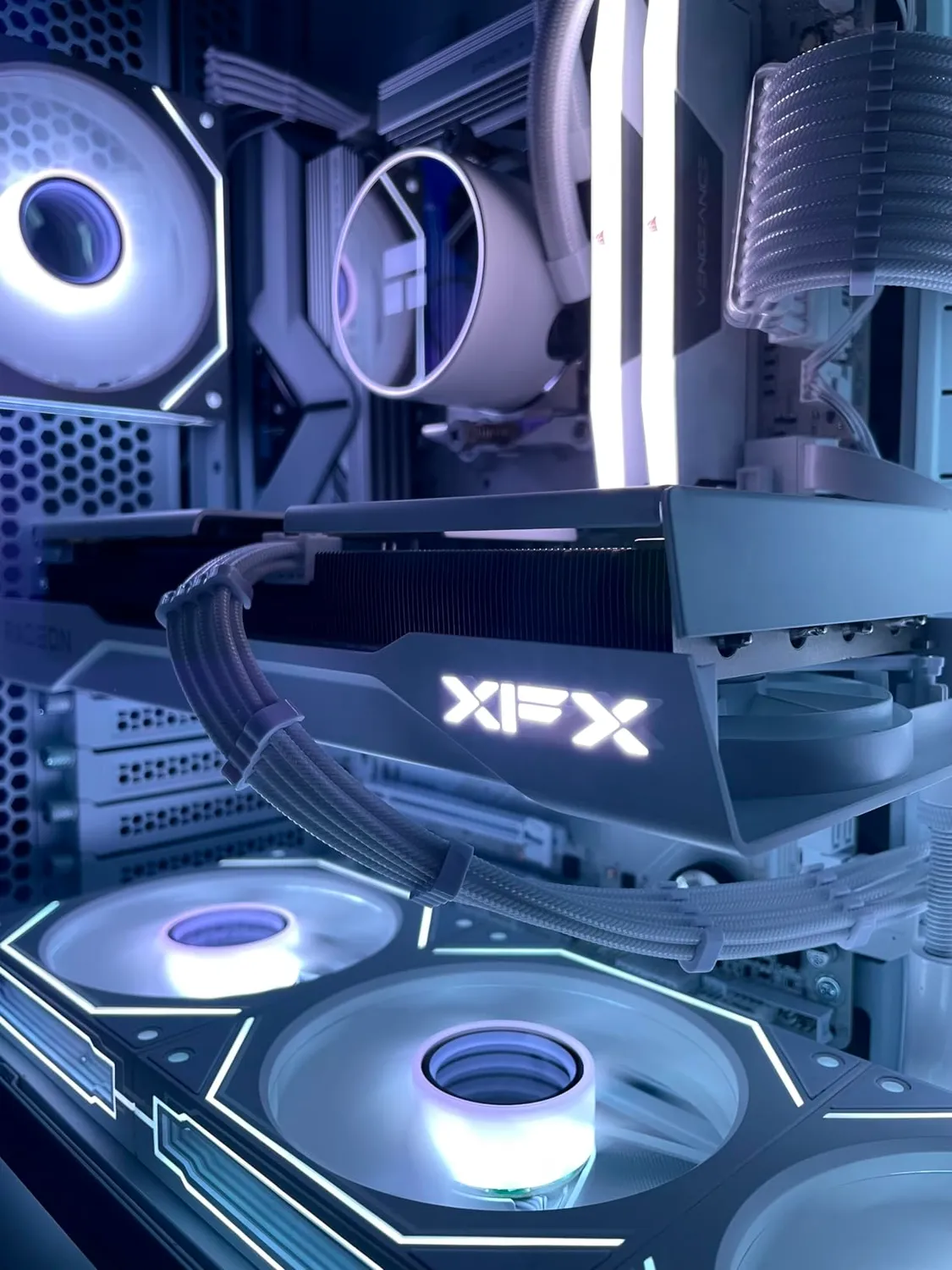 XFX Swift RX 9060 XT OC Gaming Grafikkarte 16GB GDDR6
