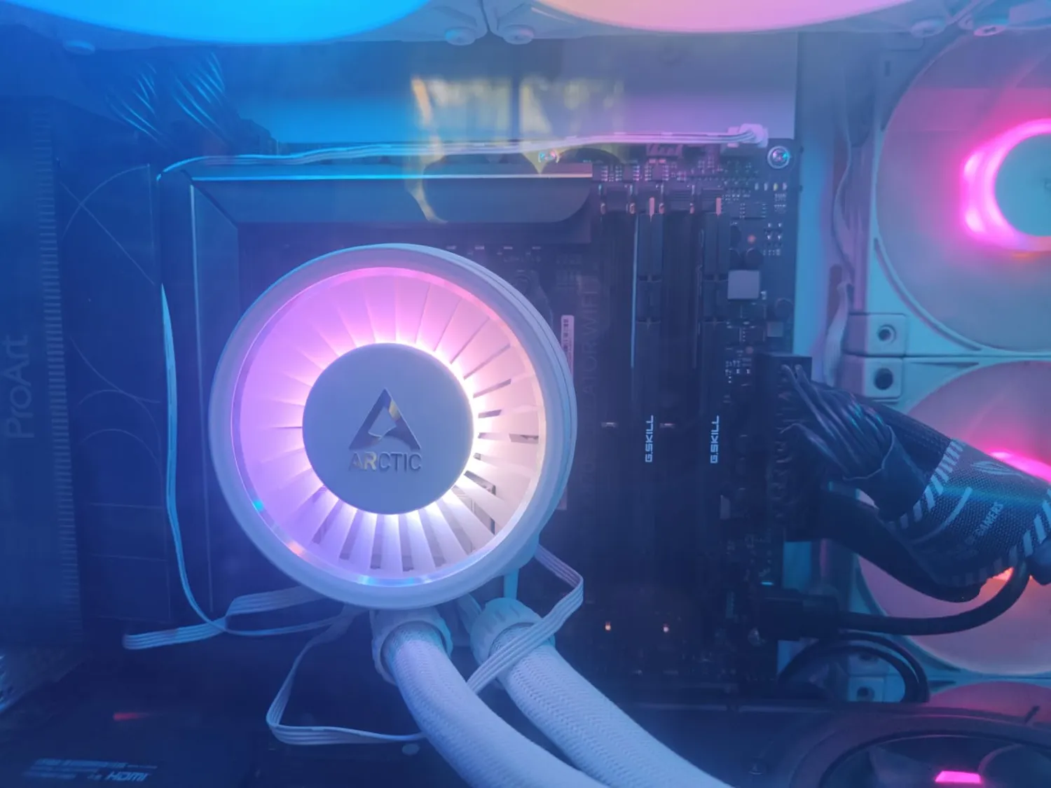 AMD Ryzen 9 9950X3D Prozessor AM5 16-Kerne 3D V-Cache