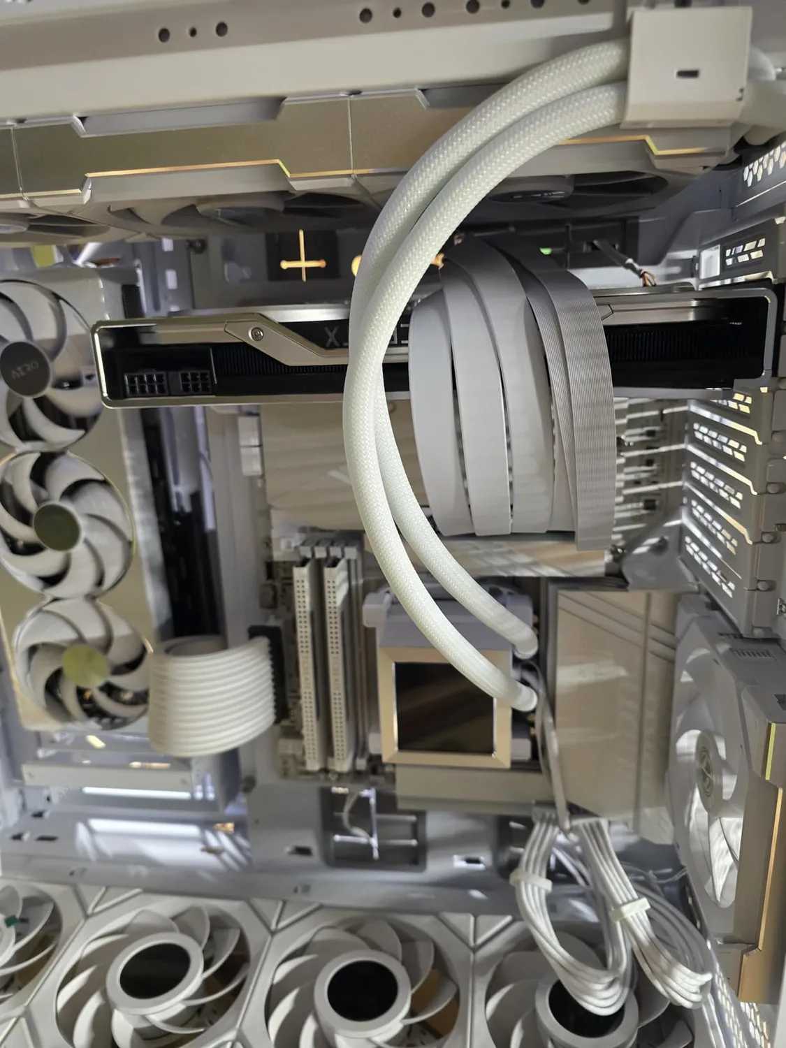 Lian Li PW-PCIV-4-90W Riser-Kabel 900mm Weiß PCIe 4.0