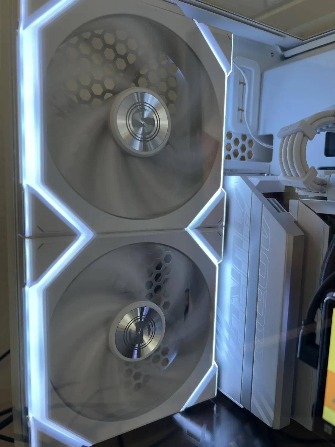 Lian Li Uni Fan SL Wireless Lüfter 120mm weiß