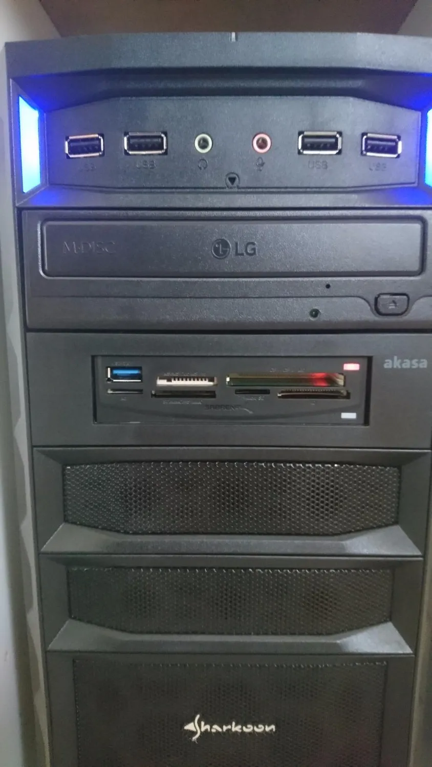Akasa AK-HDA-05 Einbaurahmen 3,5 auf 5,25 Zoll schwarz ABS