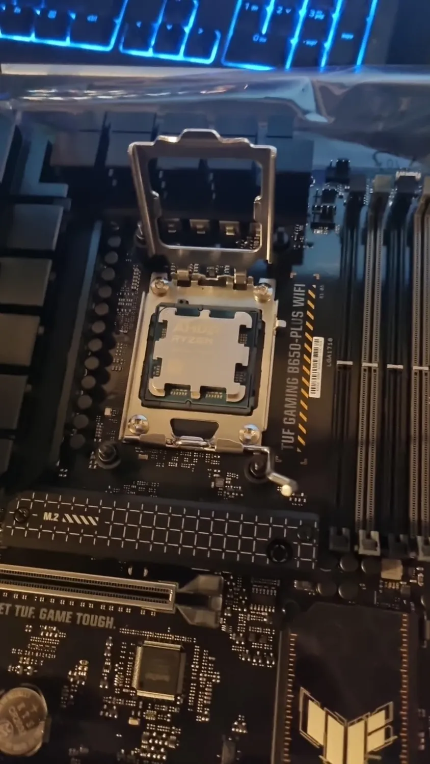AMD Ryzen 9 9900X Prozessor AM5 12-Kerne ohne Kühler