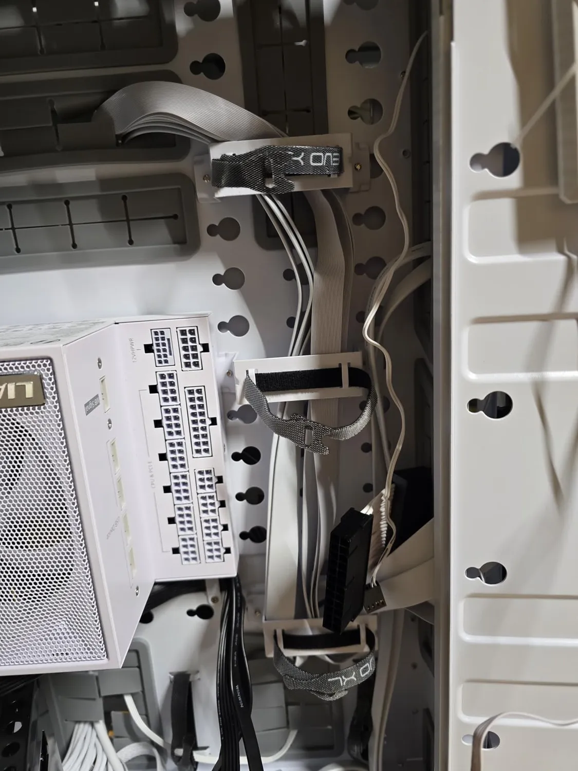 Lian Li PW-PCIV-4-90W Riser-Kabel 900mm Weiß PCIe 4.0