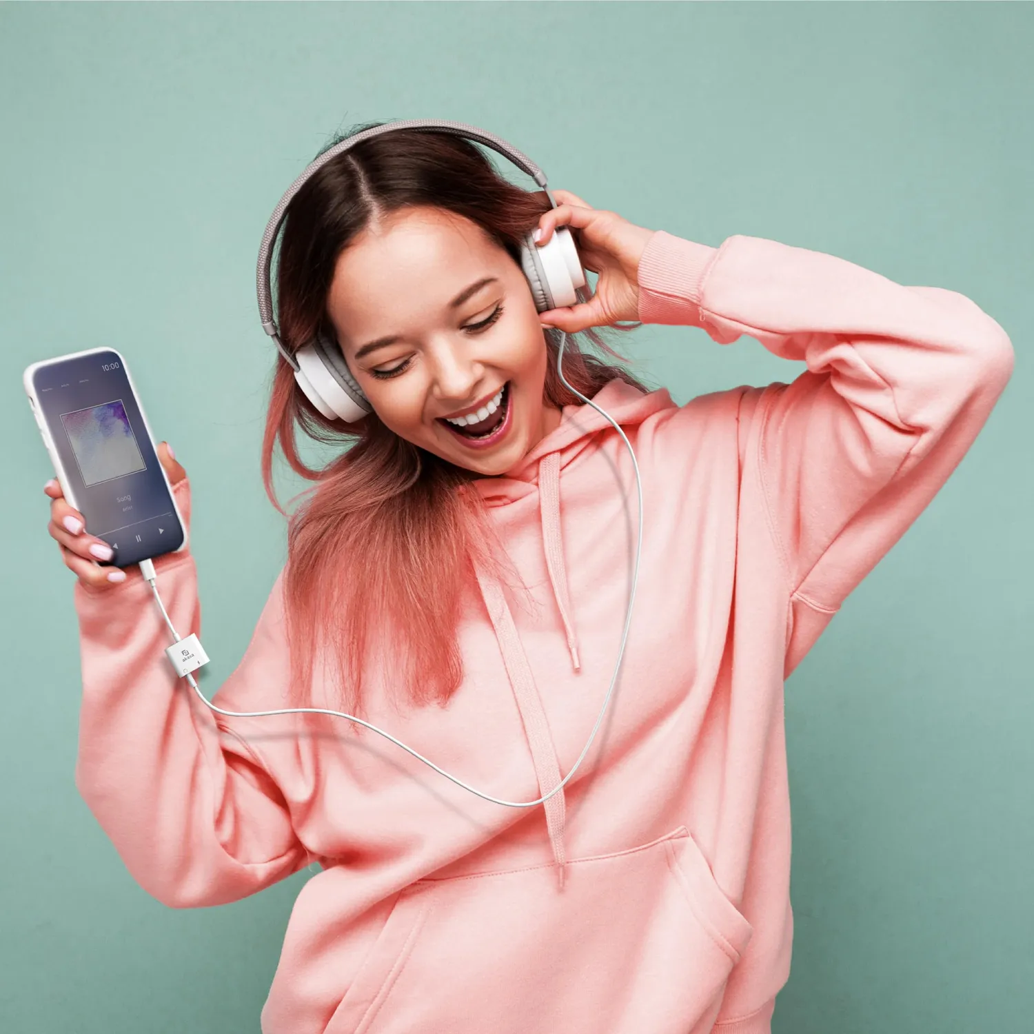 Akasa AK-CBCA-08WH USB-C Audio Adapter weiß mit Ladebuchse
