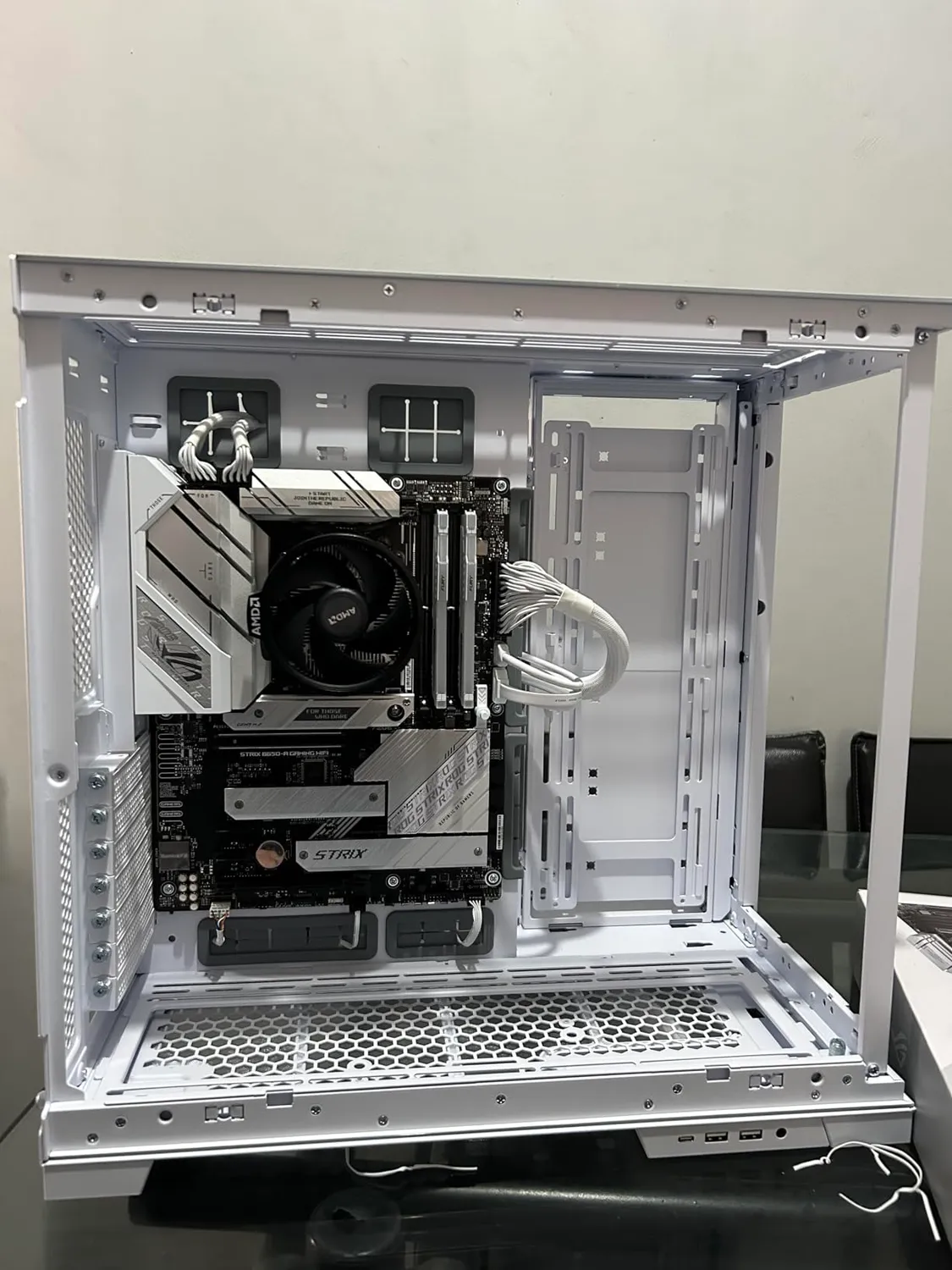 Lian Li O11D EVO RGB Gehäuse White E-ATX Glas Dual-Chamber