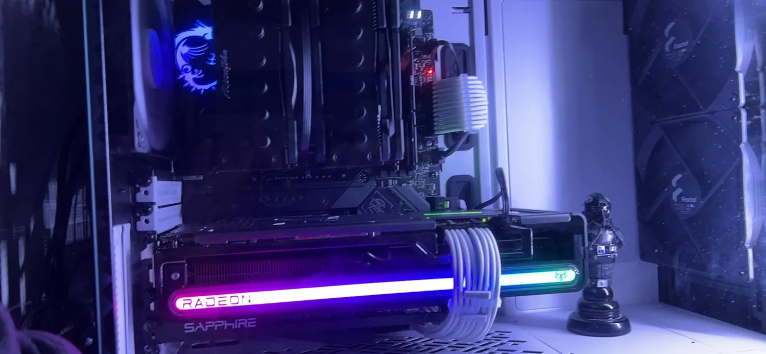 Sapphire Nitro+ Radeon RX 7700 XT Grafikkarte 12GB GDDR6