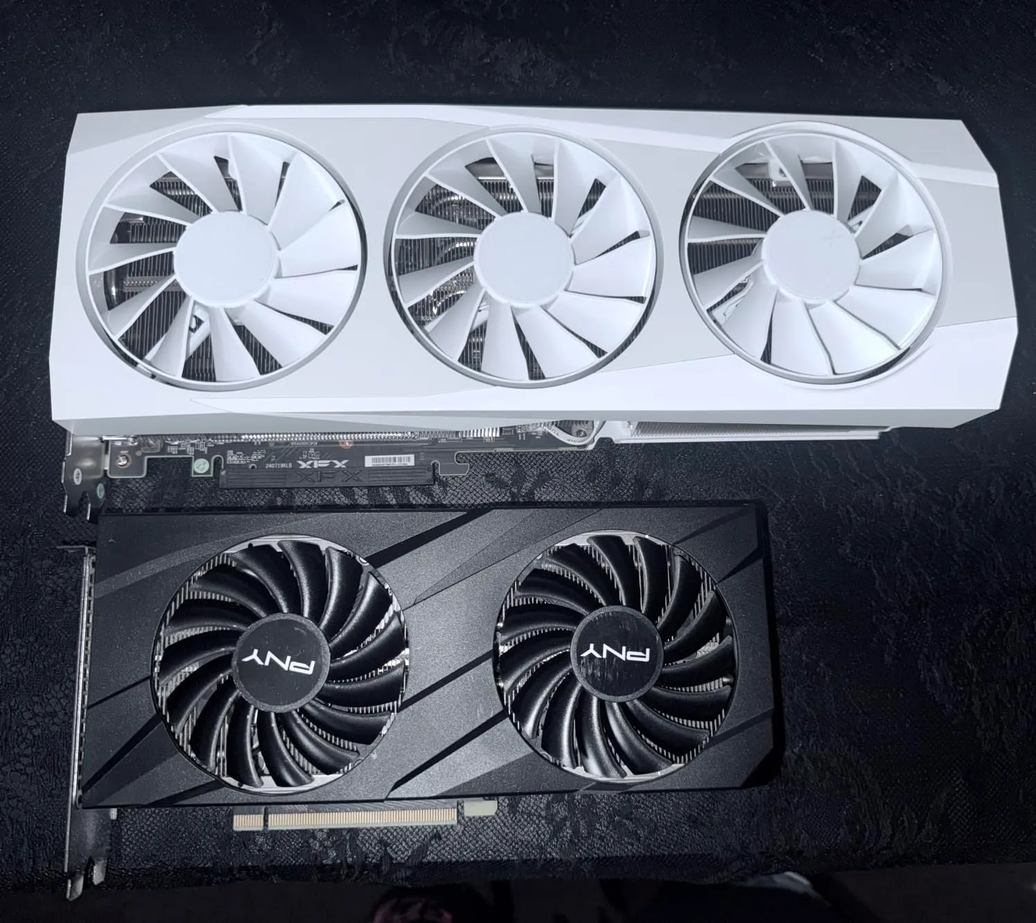 XFX Quicksilver RX 9070 XT Grafikkarte 16GB Weiß QICK
