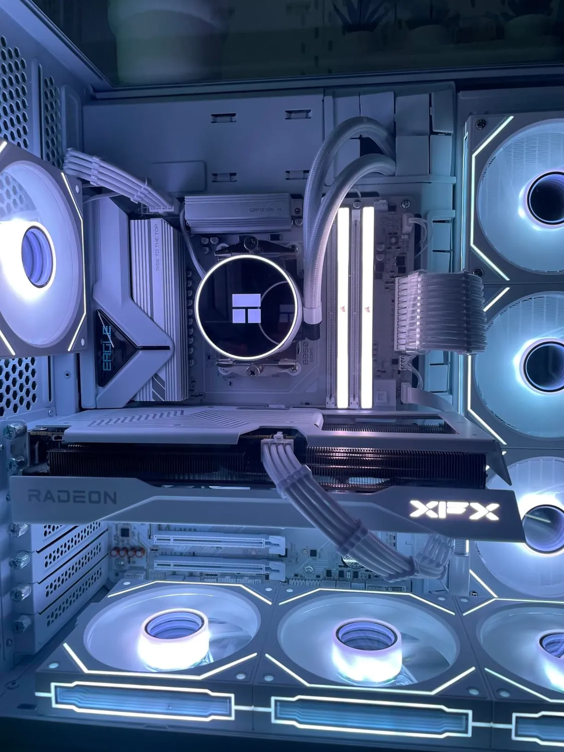 XFX Swift RX 9060 XT OC Gaming Grafikkarte 16GB GDDR6