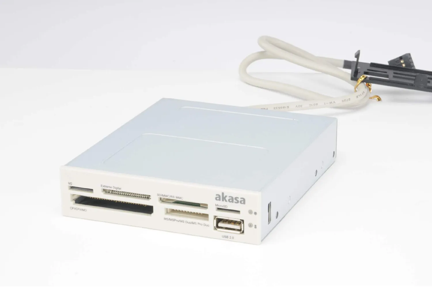 AKASA AK-ICR-07 Kartenleser 3,5 Zoll USB 2.0 6-Port