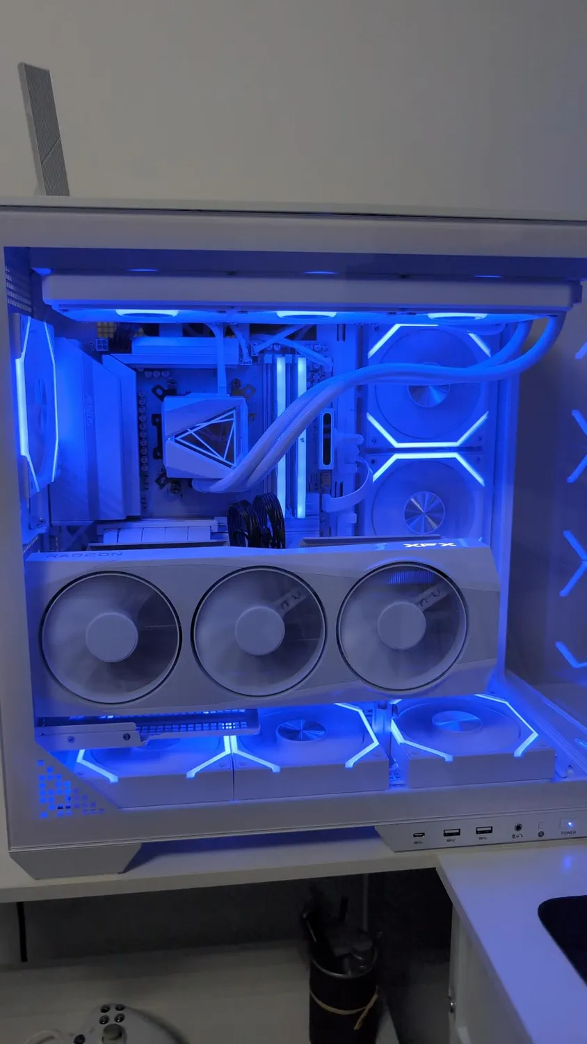 XFX Quicksilver RX 9070 XT Grafikkarte 16GB Weiß QICK