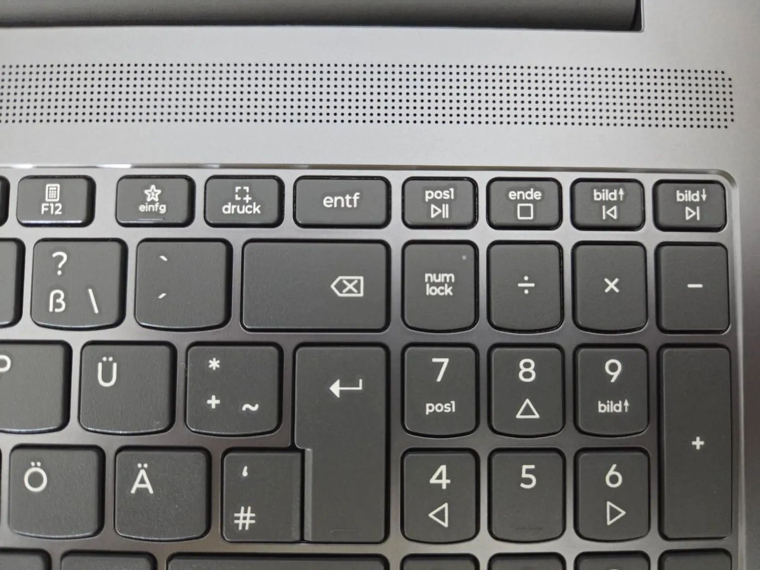 Lenovo IdeaPad Slim 3 Laptop 16GB 512GB Luna Grey ohne Netzteil