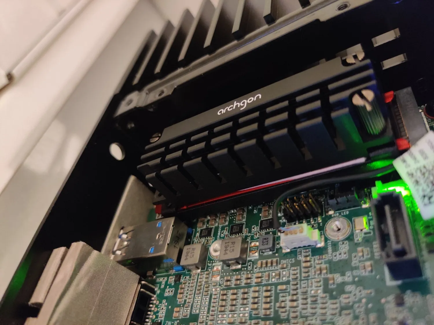 Akasa Turing A-NUC45-M1B lüfterloses Gehäuse NUC