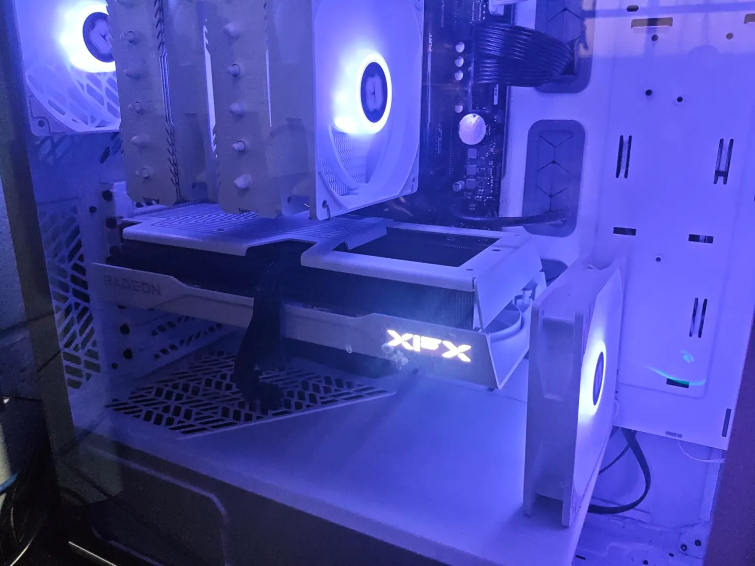 XFX Swift RX 9060 XT OC Gaming Grafikkarte 16GB GDDR6