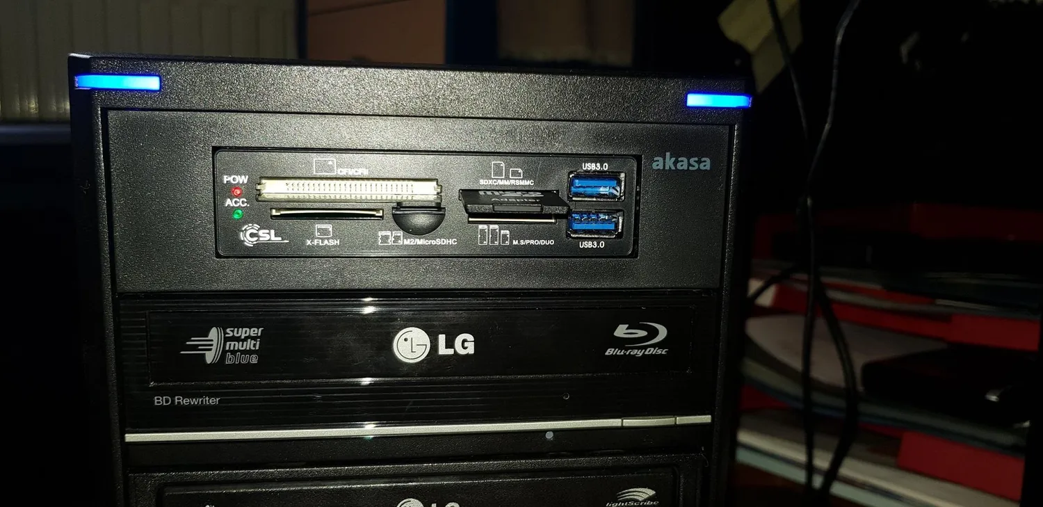 Akasa AK-HDA-05 Einbaurahmen 3,5 auf 5,25 Zoll schwarz ABS