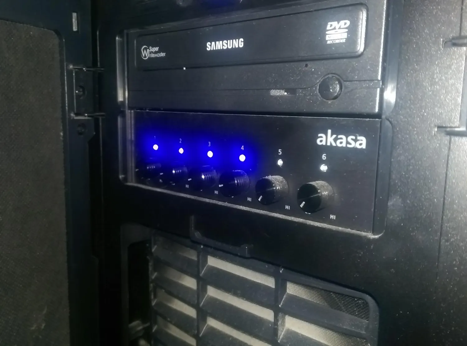 Akasa AK-FC-08BKV2 Lüftersteuerung 5,25 6-Kanal LED