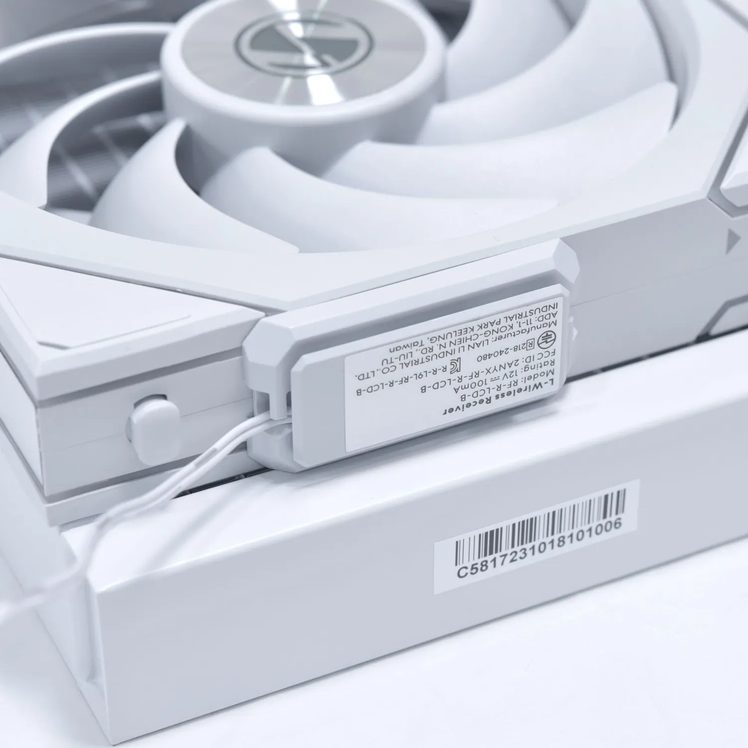 Lian Li Galahad II LCD 280 TL Wireless AiO weiß