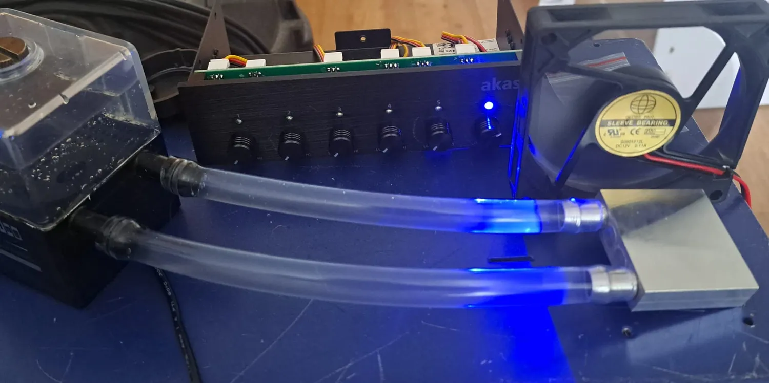 Akasa AK-FC-08BKV2 Lüftersteuerung 5,25 6-Kanal LED