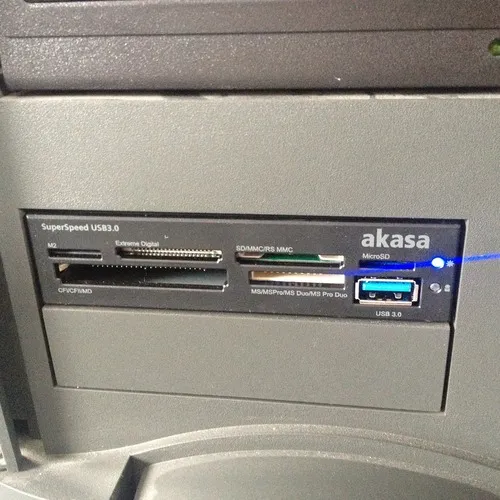 AKASA AK-ICR-14 Kartenleser 3,5 Zoll USB 3.0 6-Port